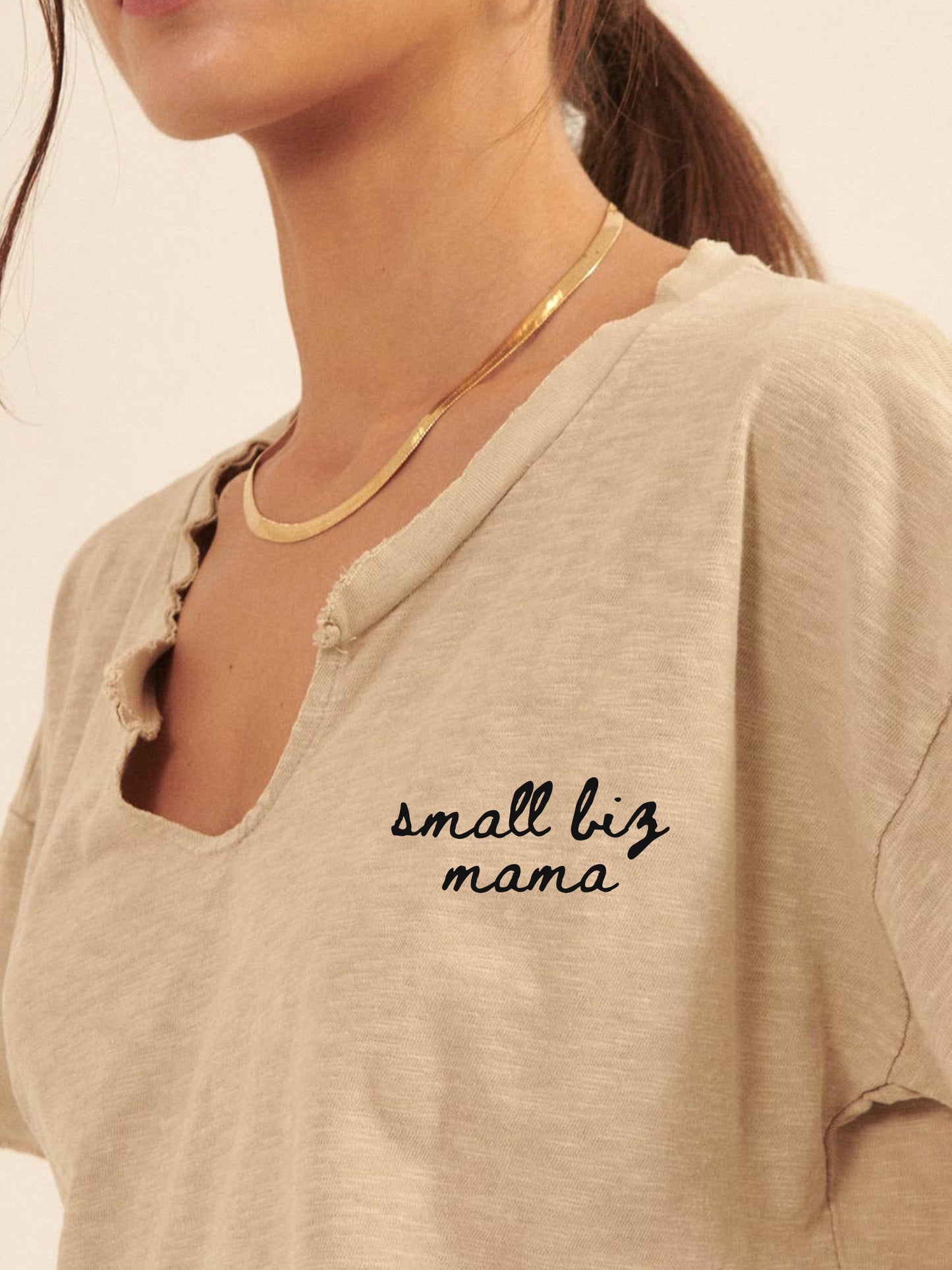 embroidered small biz mama cropped tee - stone